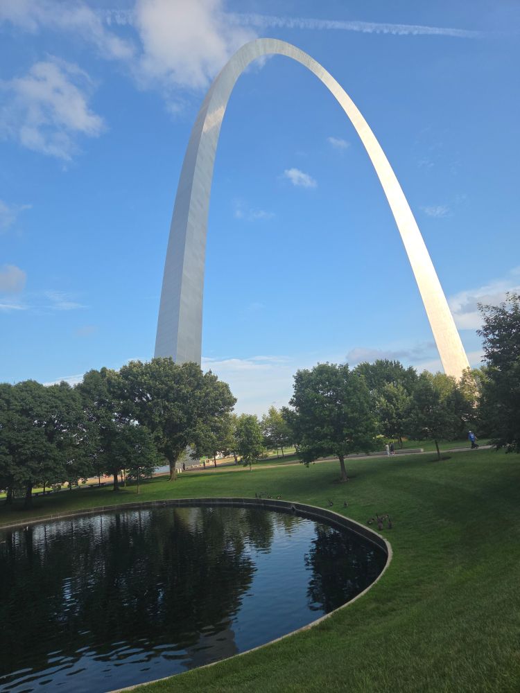 The Gateway Arch over the park lake and trees.