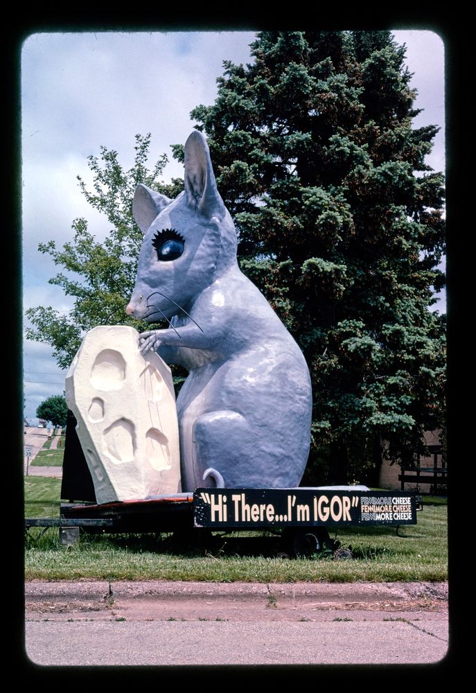 fennimore cheese shop, igor the mouse statue, route 61, fennimore, wisconsin, 2003