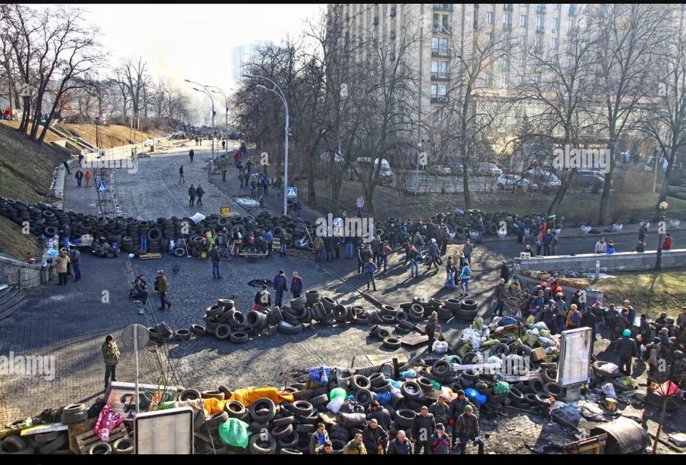 Barricade défensive. Utiliser pour protéger une zone des forces contre insurrectionnelles 