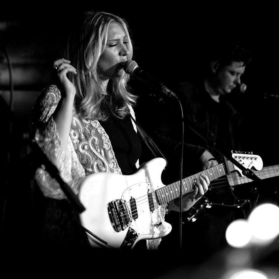 Dolly Mavies - Post Folk Rock From Oxfordshire

#PostFolk
#FolkRock
#Alternative
#AlternativeRock
#AlternativeIndie
#Indie
#DollyMavies

📌 Subscribe! 
🌐 Website: www.dollymavies.com
📷 IG: www.instagra...