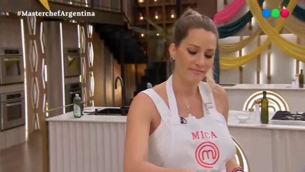 Por Alla Mica Viciconte GIF