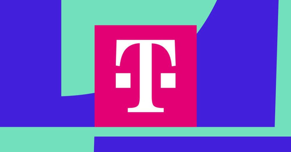 Starlink and T-Mobile’s text-by-satellite service is available in Florida