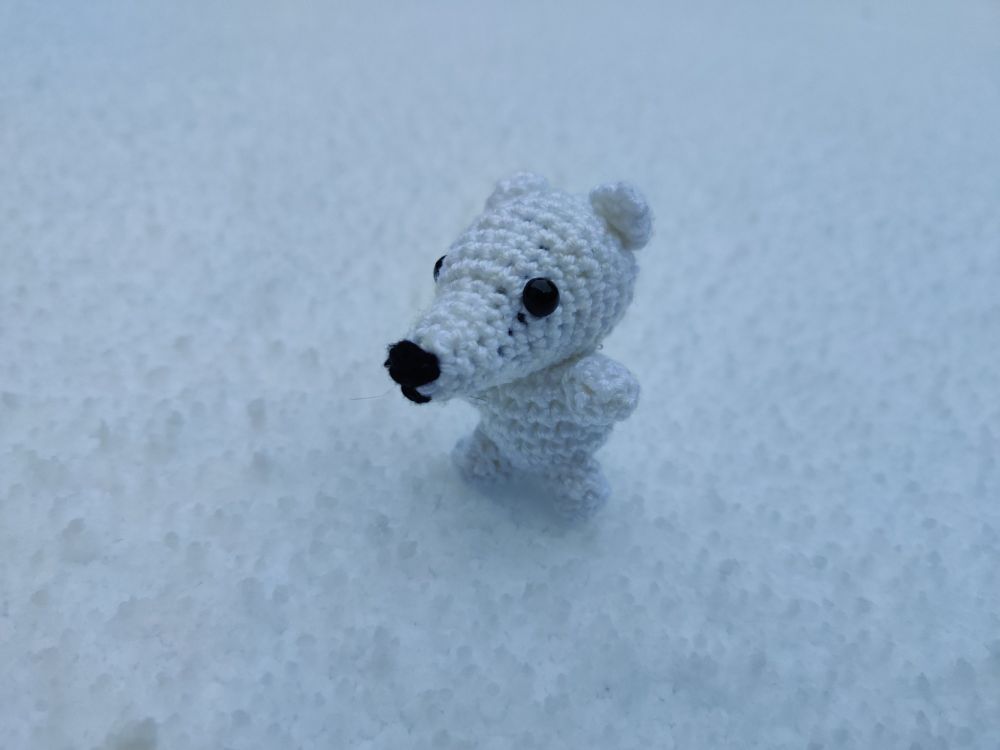 Picture of a crocheted polar bear in the snow