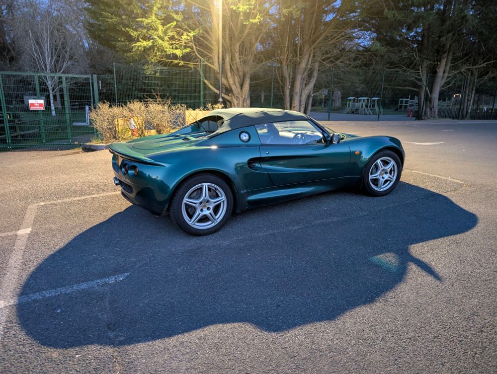 S1 Lotus Elise in British racing green under a street light. 