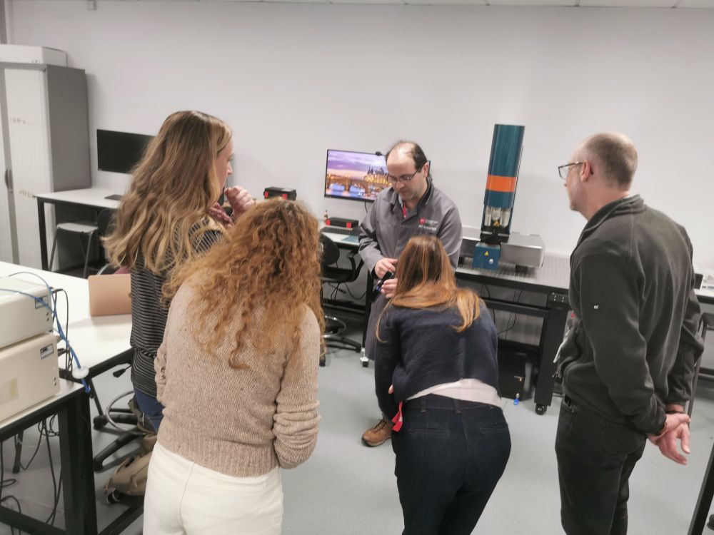 Discussion between Nottingham Trent SHiMR researchers in one of our imaging suites. 