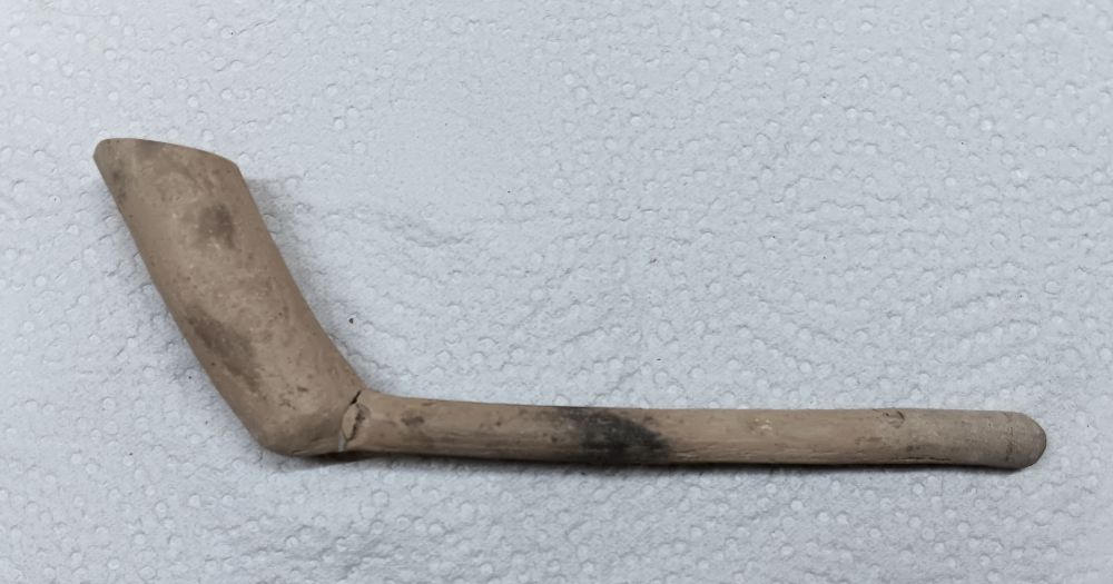 Clay tobacco pipe