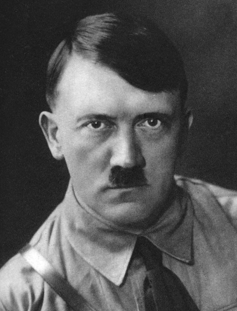 Mussolini, Hitler and Trump's
official portraits.

✊