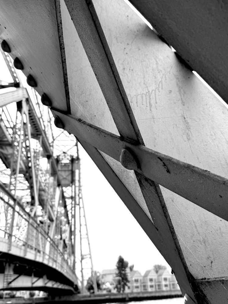 Lift bridge, Duluth MN B&W