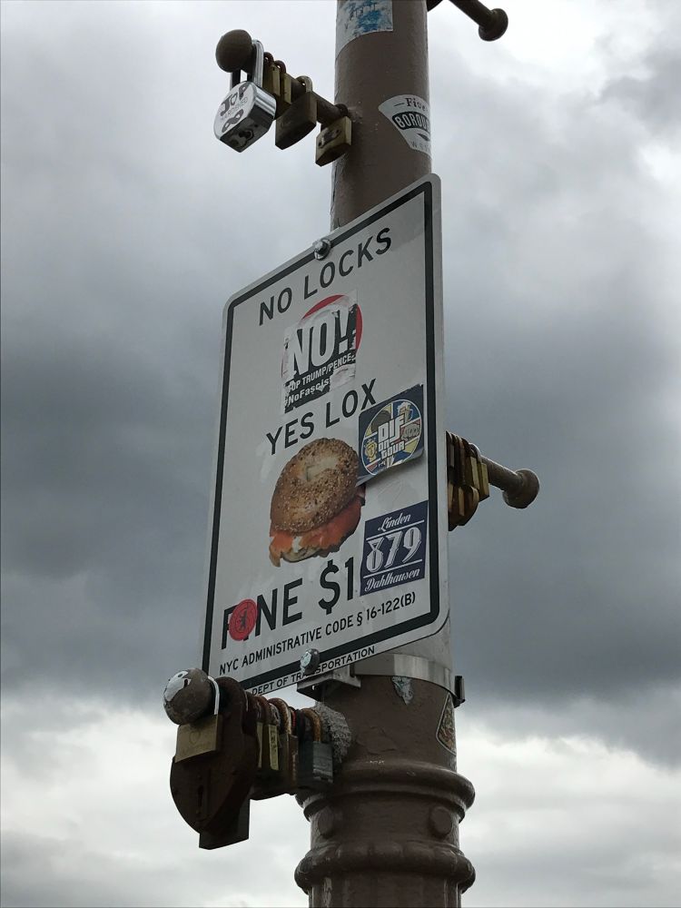 No locks sign on Brooklyn bridge graffitied with yes lox response