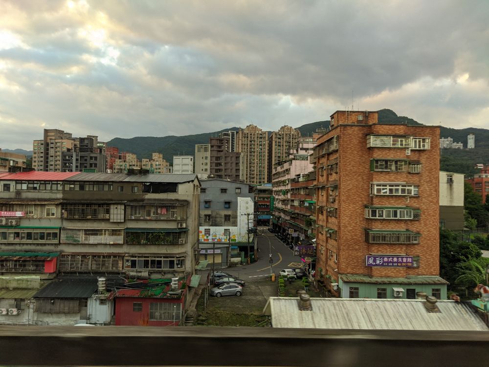 Durch die Vororte Taipeis.