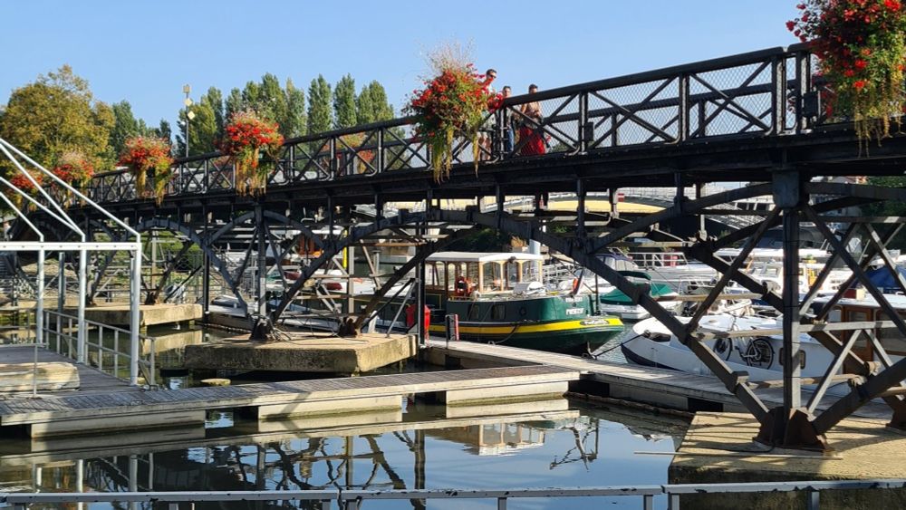 Faut pas pousser mémé dans la Marne
