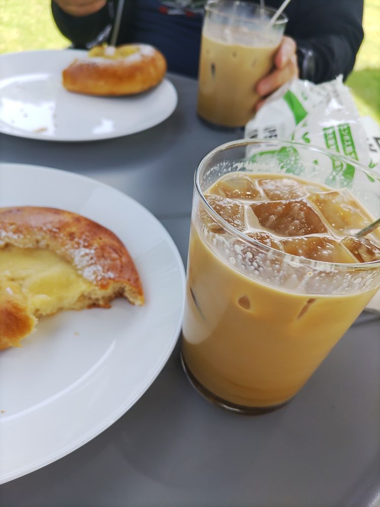 カフェオレの新しいやつ。なんかコーヒーじゃない味もすると思ってたらコショウ入りだって