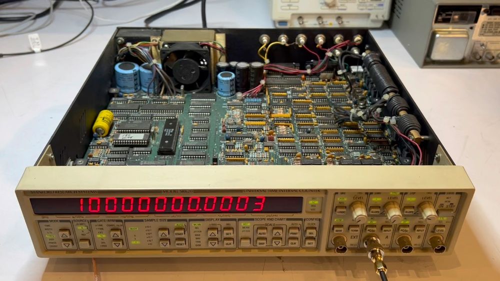SR620 measuring a frequency of 10MHz.