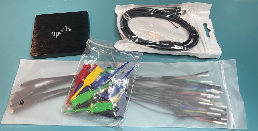 Contents of the DSLogic U3Pro case