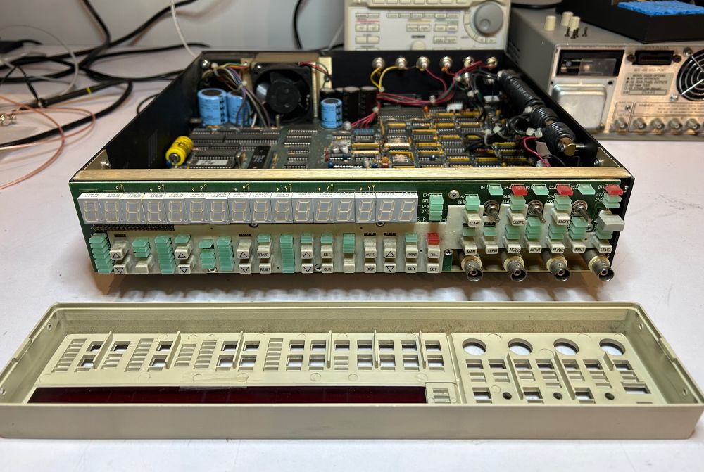 Front panel PCB on the SR620