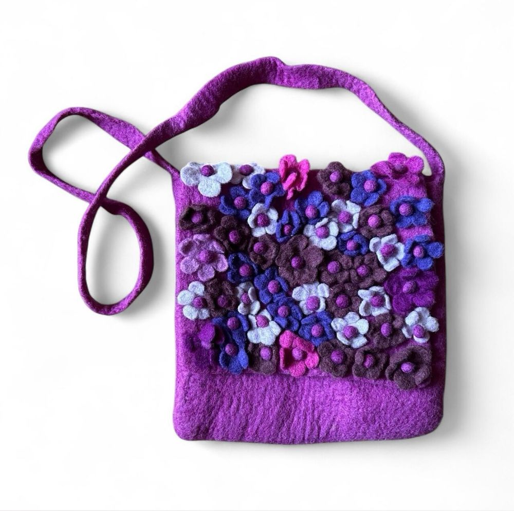 Wool purple purse with 3D felt and pom Pom flowers. Zip closure.