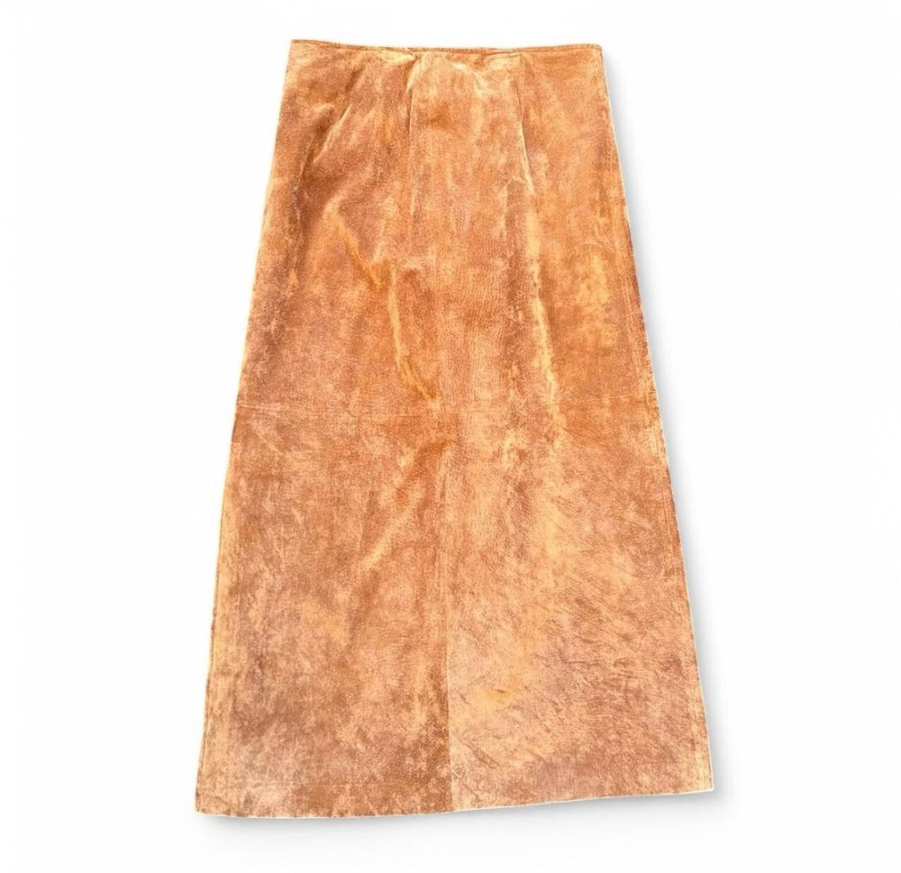 Genuine leather skirt, size 6, zip closure. Tan suede. 