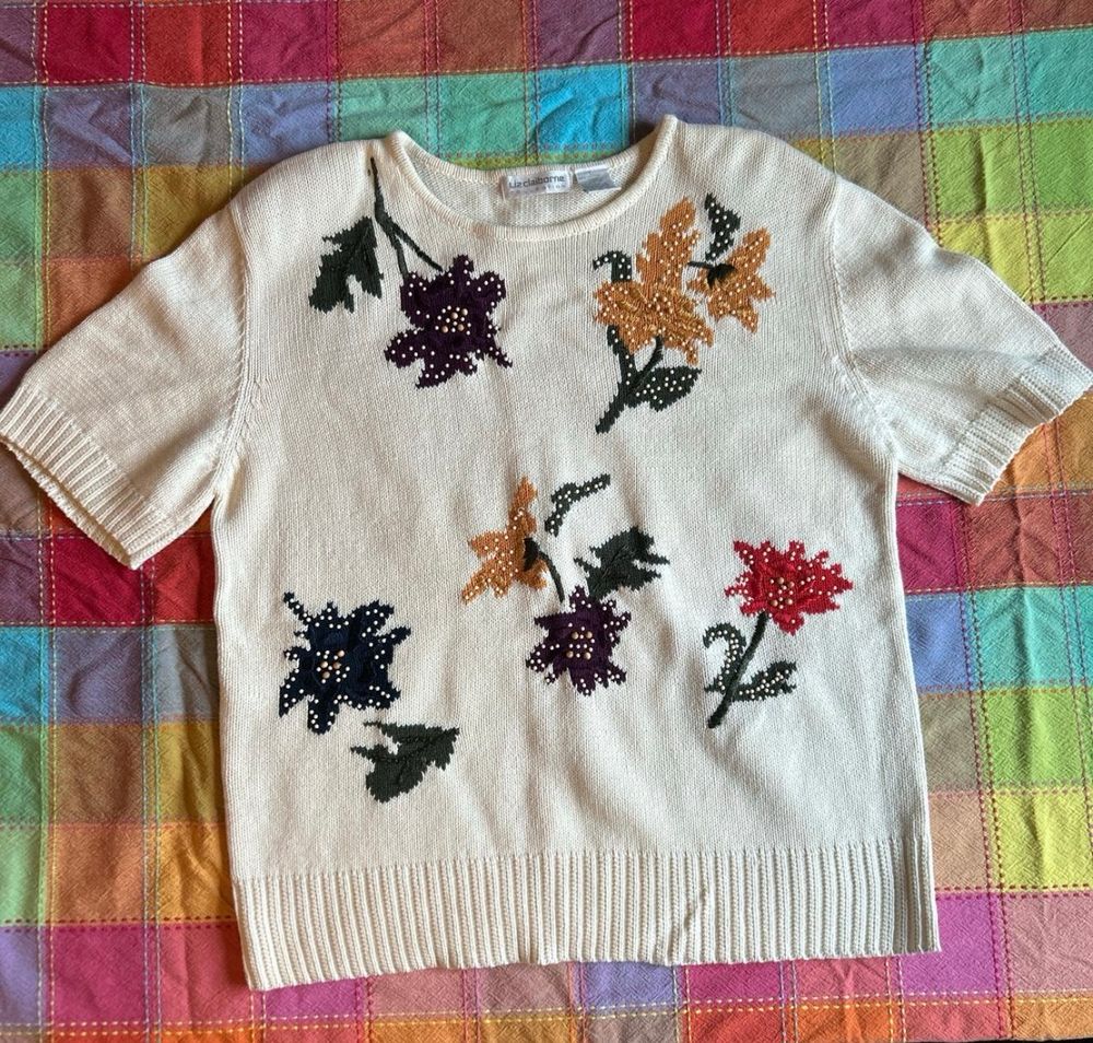 Vintage (1980’s) cream sweater with floral embroidery and bead detailing!! Size Large 