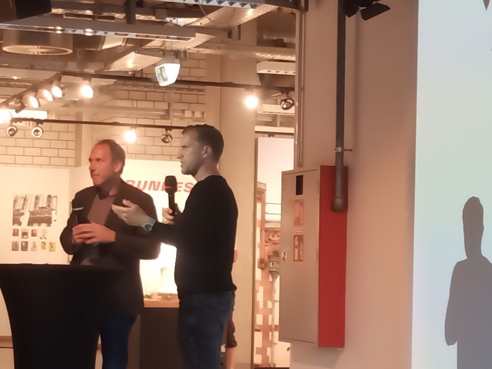 Matze Thoma mit Markus Krösche beim Interview 