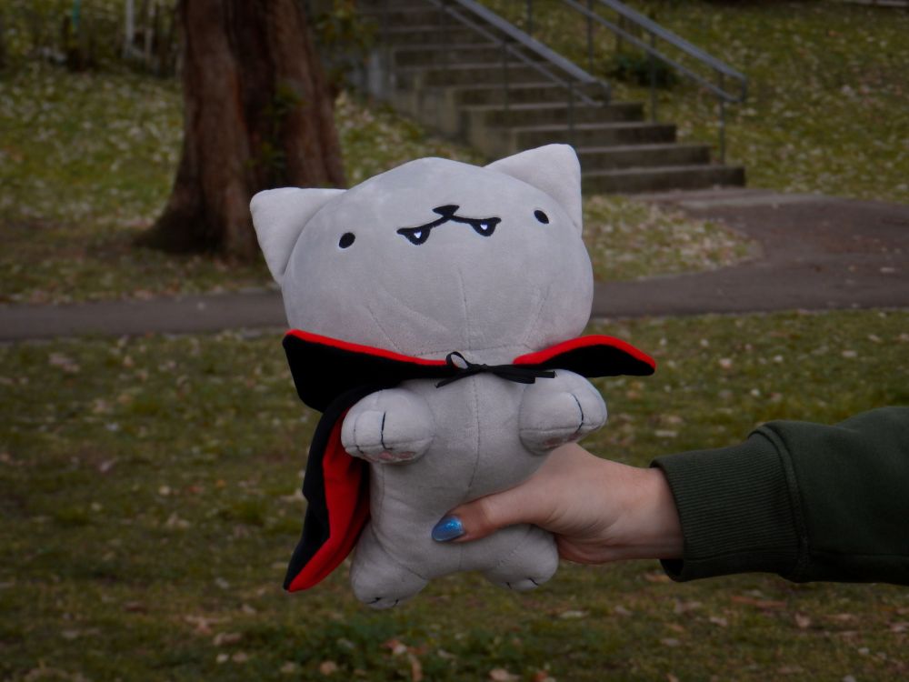 vampurr the plushie being squished 