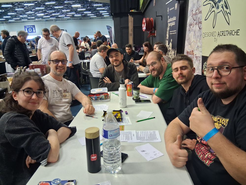 Me and 5 players (4 men and a woman) after our game session of the ttrpg Sombres Courants. We seem all happy :)
