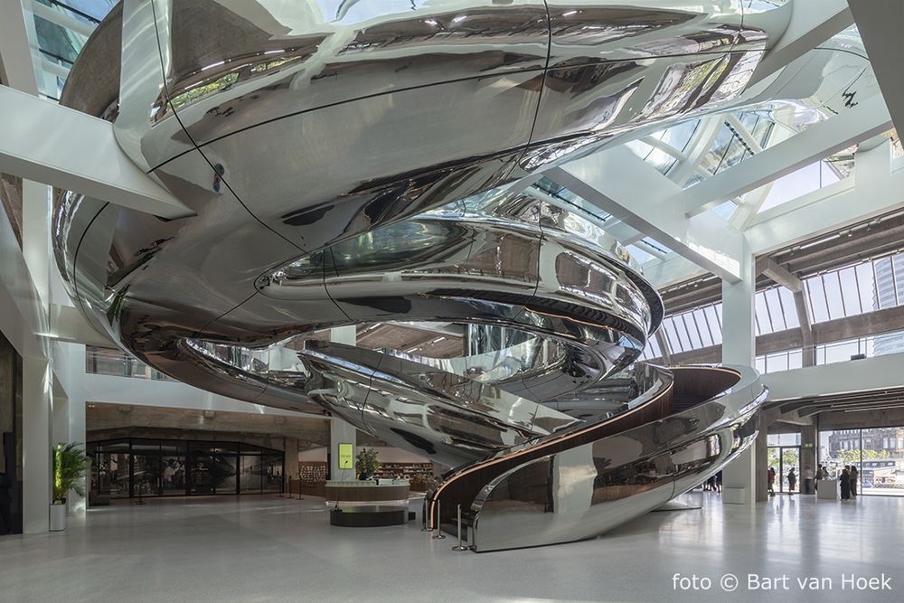 De trappen in het Fenix Landverhuizersmuseum (foto: Bart van Hoek)