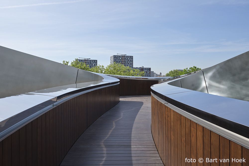 De trappen en hellingbanen van Fenix Landverhuizersmuseum (foto: Bart van Hoek)