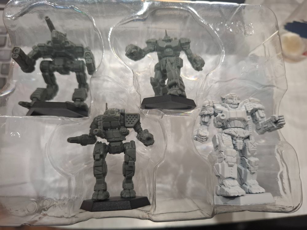 BattleTech Inner Sphere Direct Fire Lance, one 'Mech primed in white.