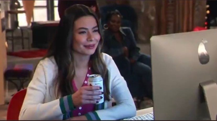 Miranda Cosgrove doing the iCarly meme where she looks at her computer and says "Interesting"