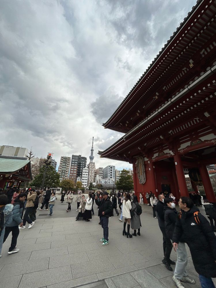 Sensō-ji temple in Asakusa  and all the tourists