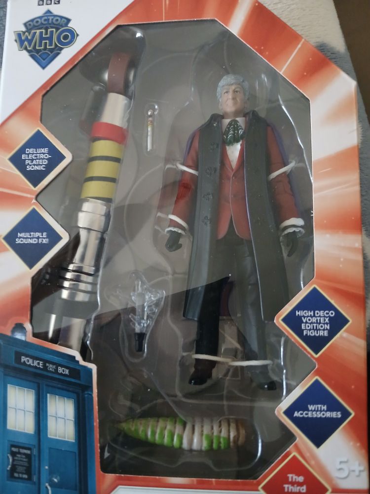 The latest Doctor Who figure set from Character Options, which I got today. I got the Maggot lying down. 