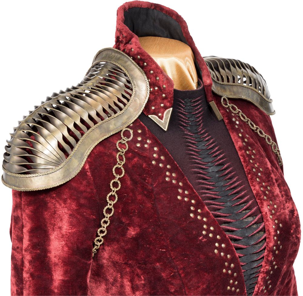 Cersi’s red velvet metal epaulets outfit from a late game of thrones