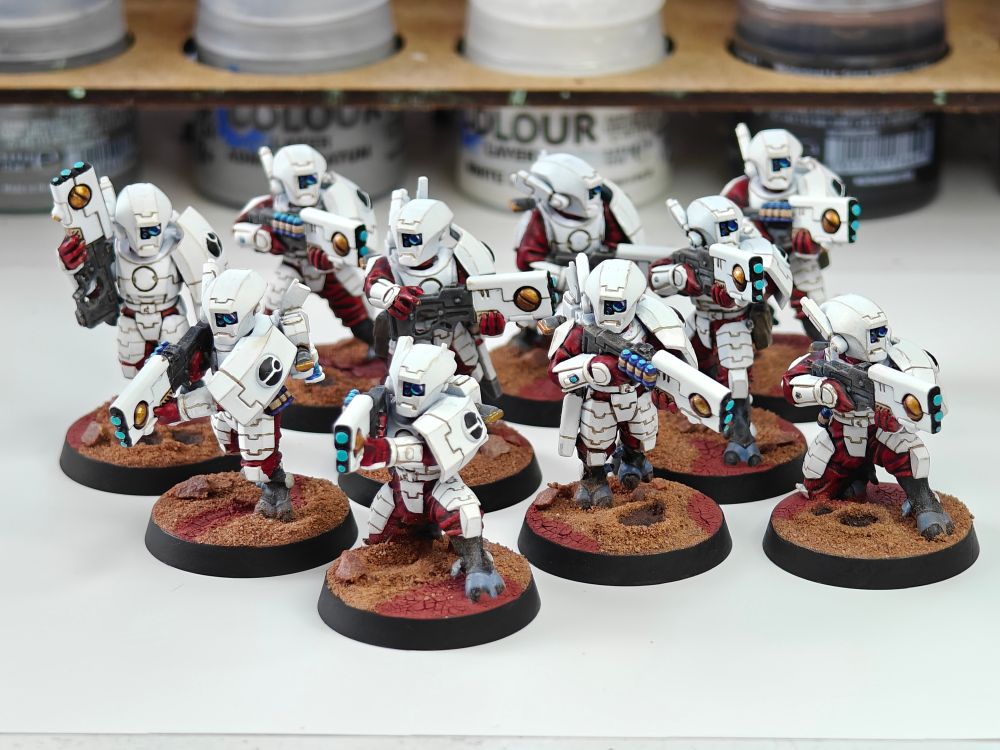 A Tau Breacher Team painted in red and white