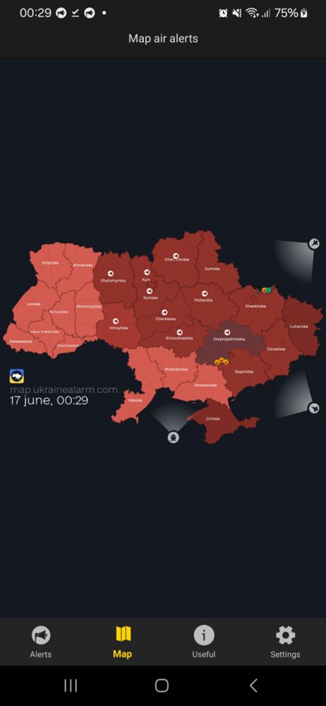 Karte der Ukraine mit allen Oblasten.
Alle Oblastflächen sind in rot gehalten.
Das bedeutet: Die gesamte Ukraine hat Flugalarm.
