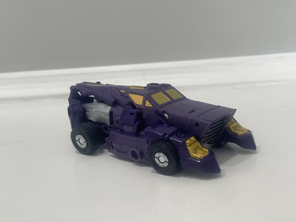 Alt mode cybertronian car 