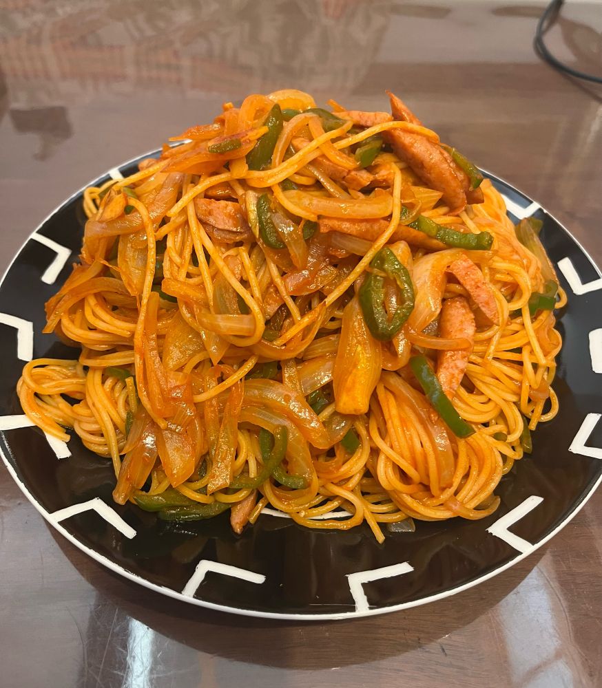 山盛りのナポリタン！爆盛り山盛り！