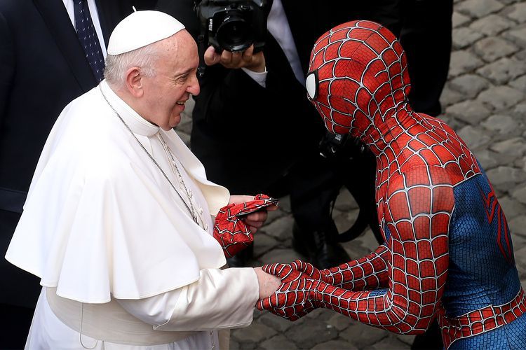 Spider-Man (Mattia Villardita) meets Pope Francis