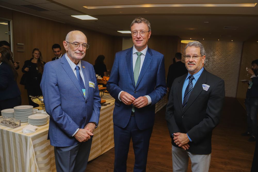 A group image, Patrick Cramer at the center.