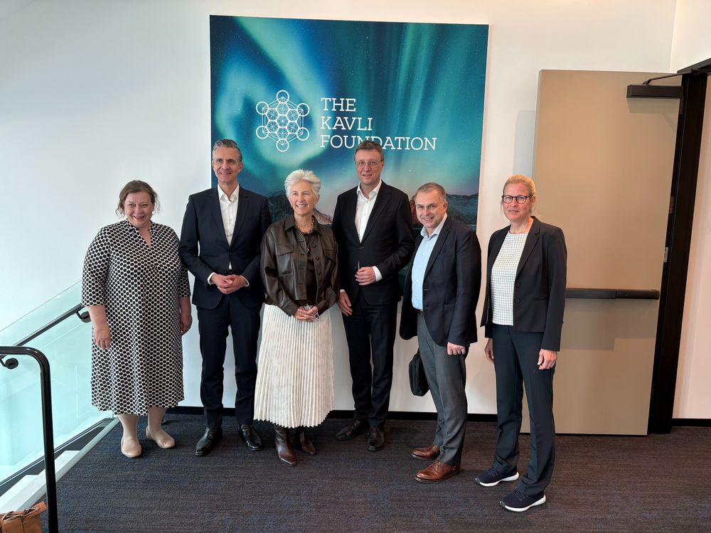 The Max Planck Society delegation together with Cynthia Friend at the Kavli Foundation.