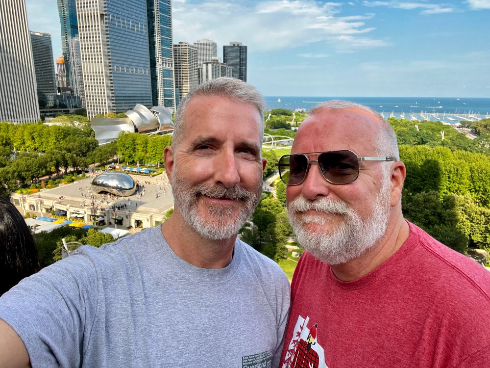 2 bears and the Cloud Gate aka The Bean