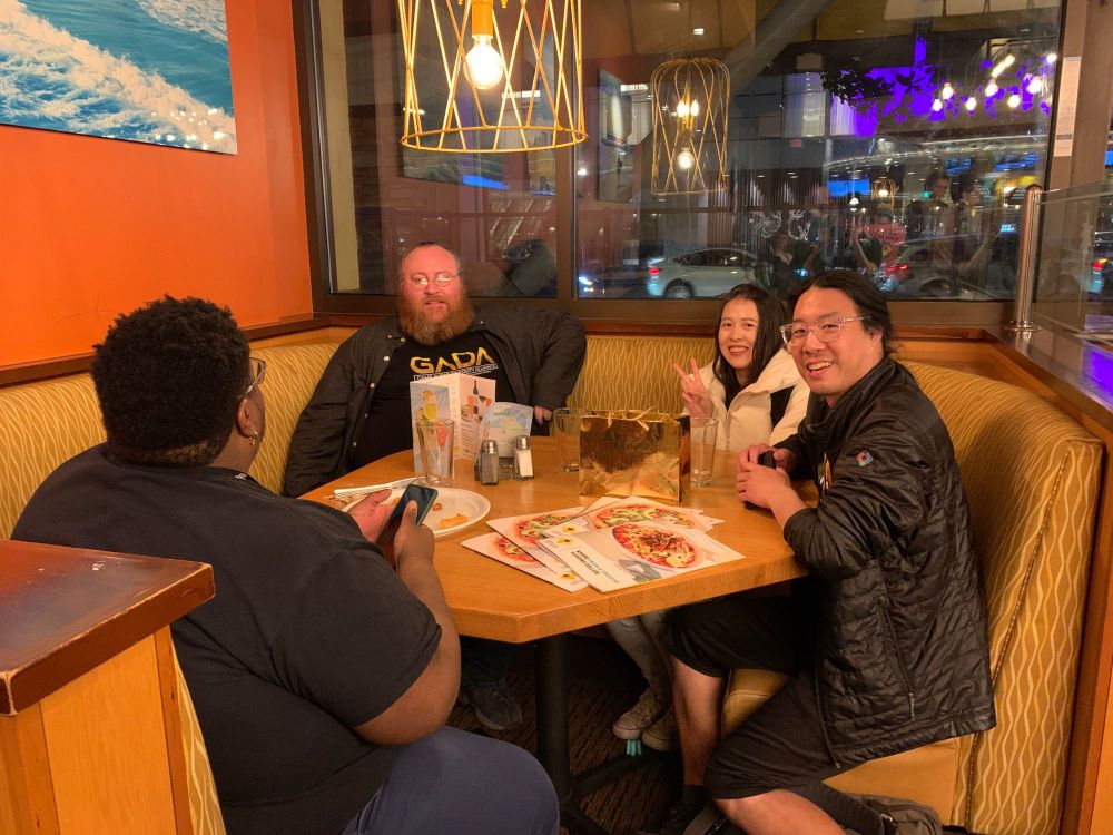 A table of people eating dinner together at the GADA GDC fundraiser.