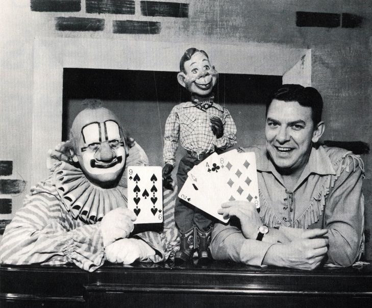 Picture of a Clown, the marionette, the Host 