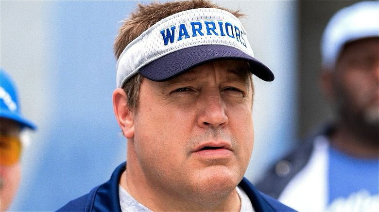 Kevin James wears a visor that says “WARRIORS”