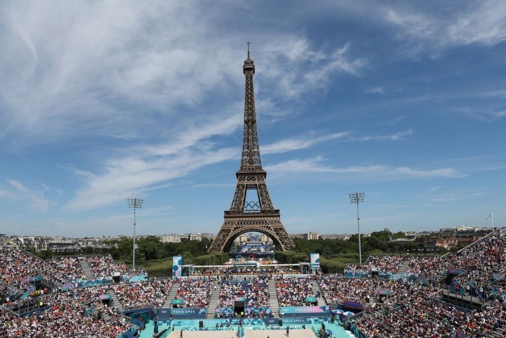 Heat wave sweeps across Europe as the Eiffel Tower closes - UPI.com