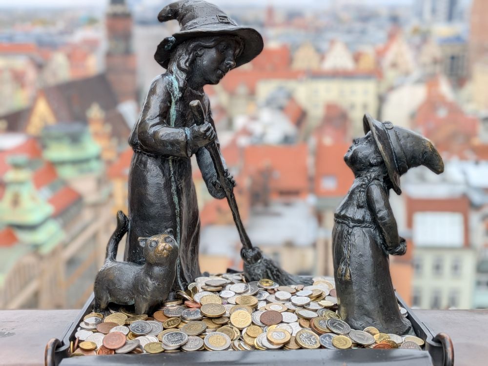 Witchy Wrocław gnomes on the penitents bridge