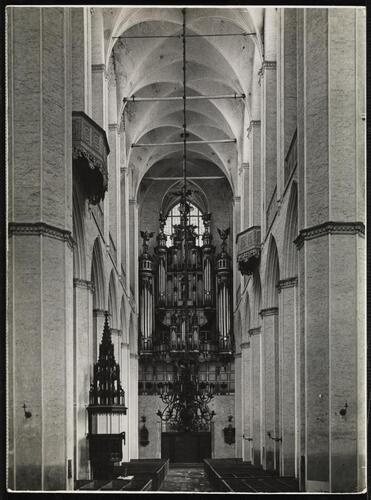 Purchased with funds provided by the Photography Acquisitions Committee 2011