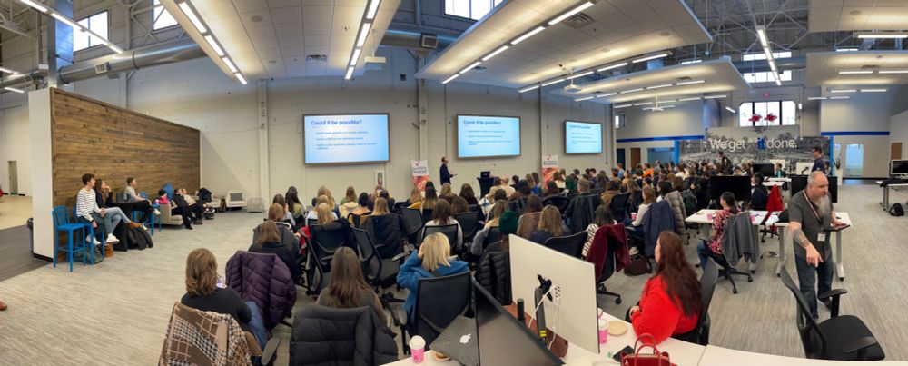 Standing room only at Social Media Breakfast- Minneapolis / St. Paul.