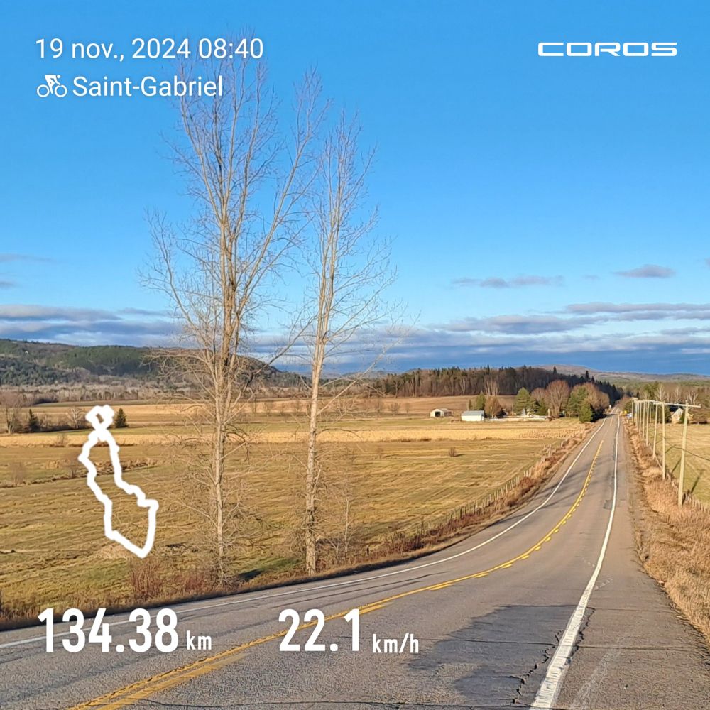 Route au milieu des champs 