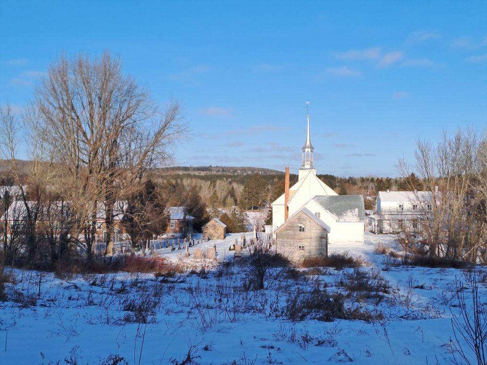 Vue sur église de St Didace sous la neige