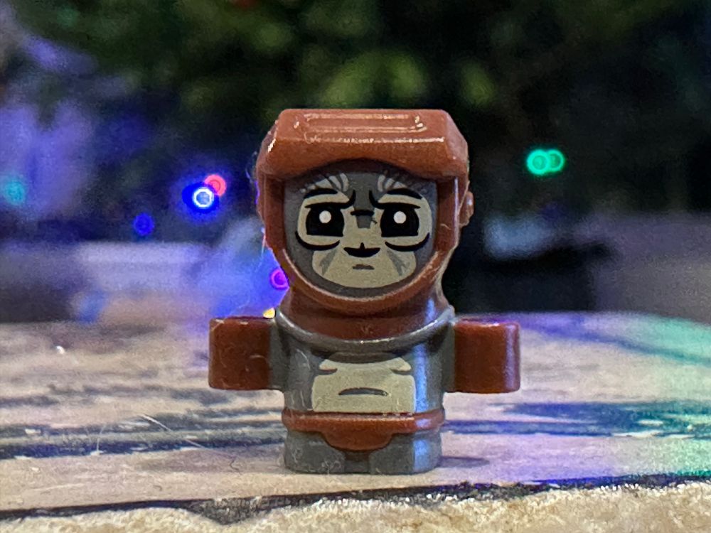 A tiny Babu Frik Lego minifig